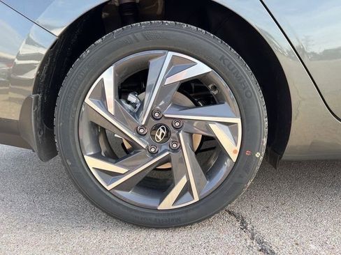 Used 2025 Hyundai Elantra Sport image 9