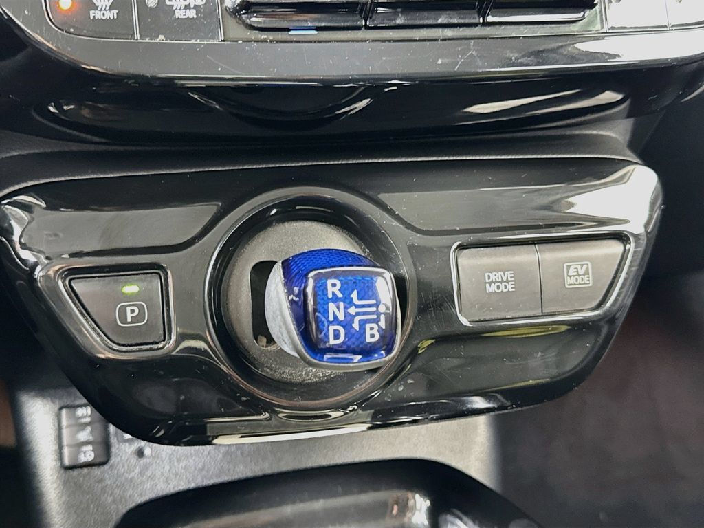 Used 2016 Toyota Prius Four FWD image 18