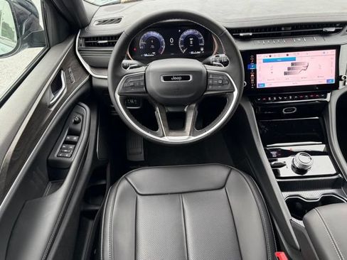 New 2026 Jeep Grand Cherokee L Limited w/ Luxury Tech Group II AWD/4WD image 39