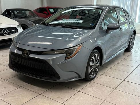 Used 2020 Toyota Corolla LE FWD image 3