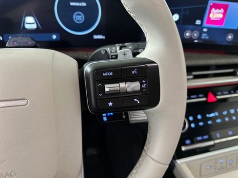 Used 2024 Hyundai Santa Fe Limited image 16