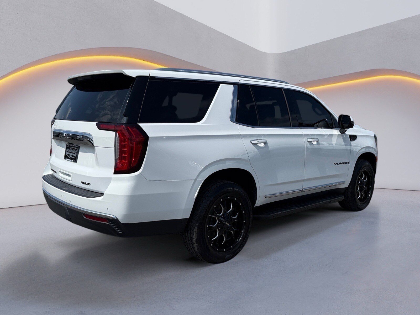 Used 2022 GMC Yukon SLT w/ SLT Premium Package AWD/4WD image 3