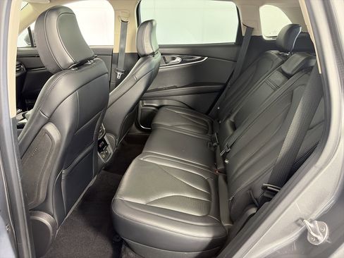 Used 2022 Lincoln Nautilus Reserve AWD/4WD image 7