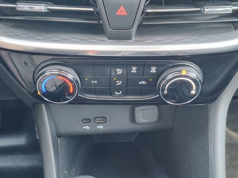 Used 2024 Buick Encore GX Sport Touring image 19