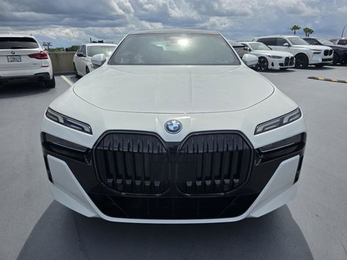 New 2025 BMW i7 xDrive60 w/ Premium Package image 2