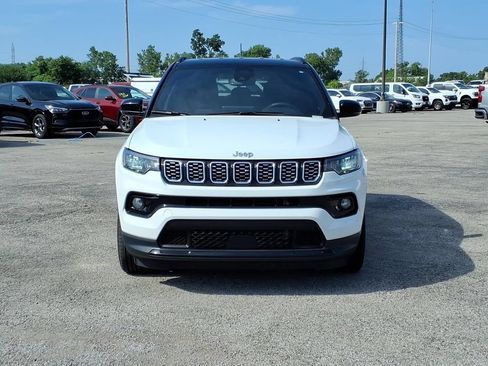 Used 2025 Jeep Compass Limited AWD/4WD image 2