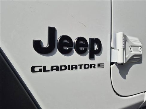 Used 2025 Jeep Gladiator Sport AWD/4WD image 27