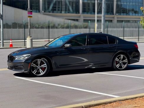 Used 2017 BMW 750i RWD image 18