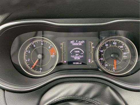 Used 2020 Jeep Cherokee Latitude w/ Cold Weather Group image 3