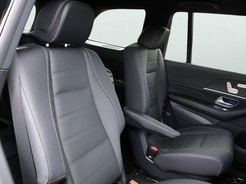 Used 2025 Mercedes-Benz GLS 450 4MATIC image 12