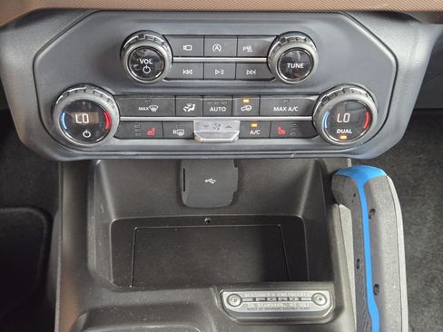 Used 2023 Ford Bronco Outer Banks AWD/4WD image 17