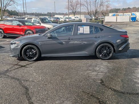 Used 2025 Toyota Camry SE image 6