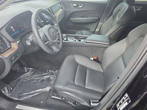 Certified 2022 Volvo XC60 B5 Momentum w/ Climate Package image 8