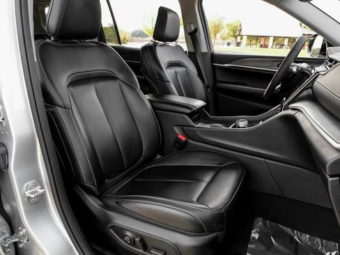 Used 2023 Jeep Grand Cherokee L Limited image 43