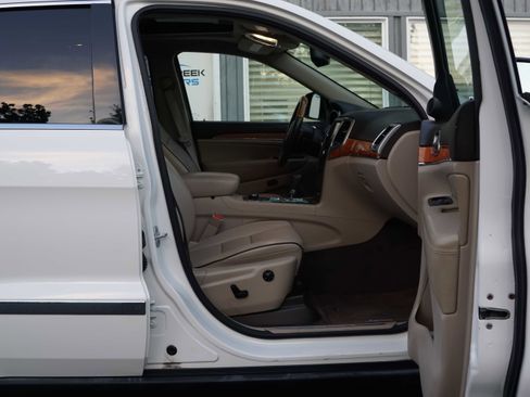 Used 2012 Jeep Grand Cherokee Overland image 34