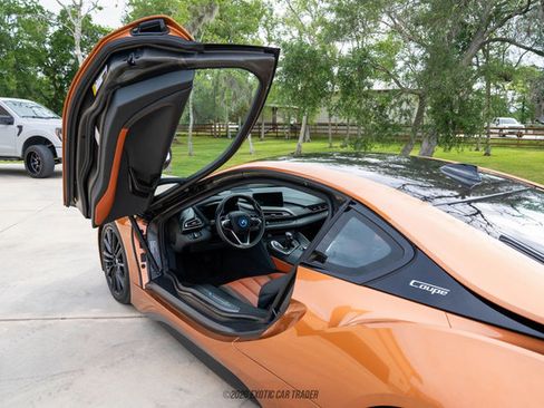 Used 2019 BMW i8 Coupe AWD/4WD image 43