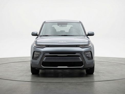 Used 2025 Kia Soul LX w/ LX Technology Package FWD image 2