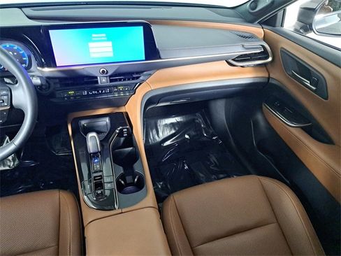 Used 2025 Toyota Crown Signia image 17