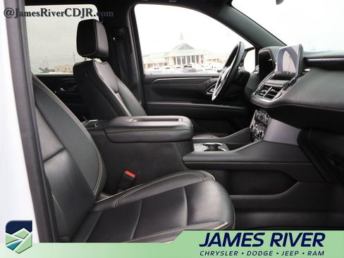 Used 2024 GMC Yukon SLT AWD/4WD image 9