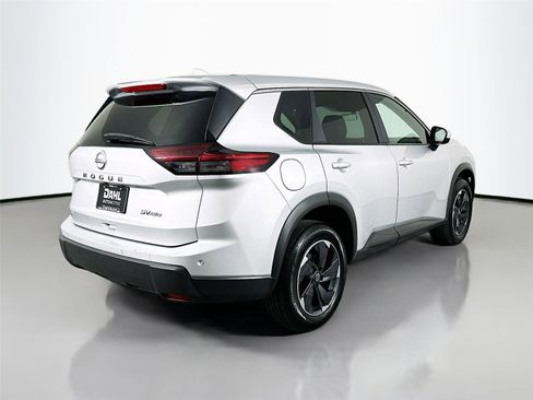 Used 2024 Nissan Rogue SV image 7