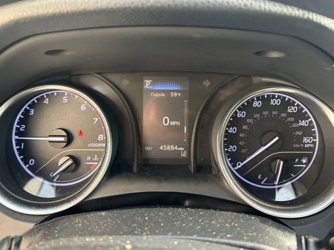 Used 2018 Toyota Camry LE image 40