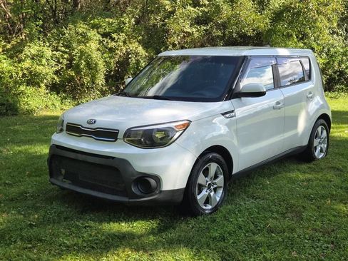 Used 2017 Kia Soul FWD image 1