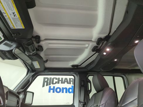 Used 2024 Jeep Wrangler Sahara image 15