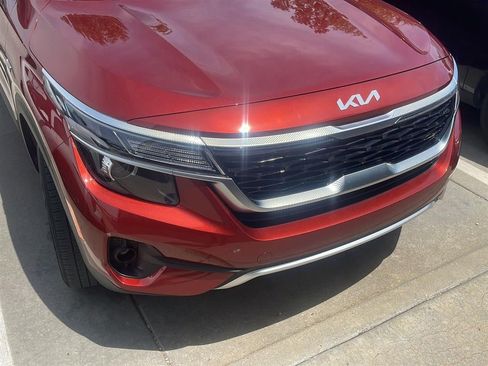 Used 2023 Kia Seltos S AWD/4WD image 14