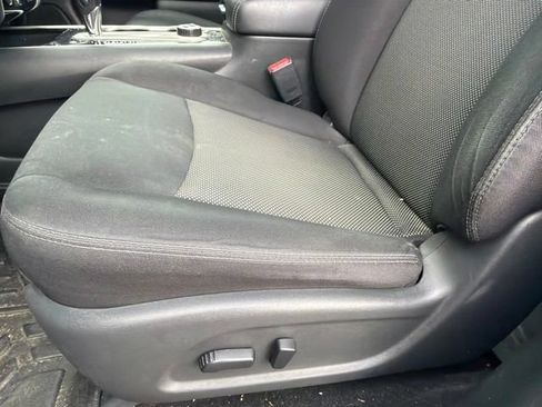 Used 2018 Nissan Pathfinder SV AWD/4WD image 7