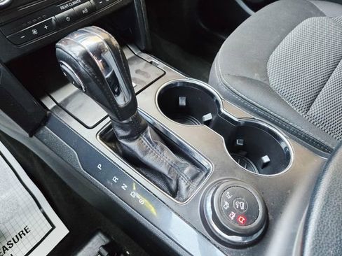 Used 2018 Ford Explorer XLT image 13