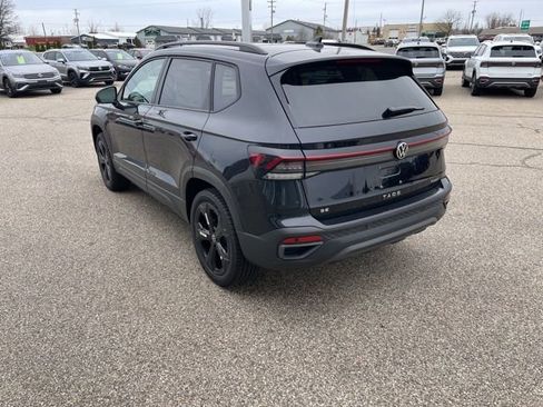 Used 2025 Volkswagen Taos SE image 4