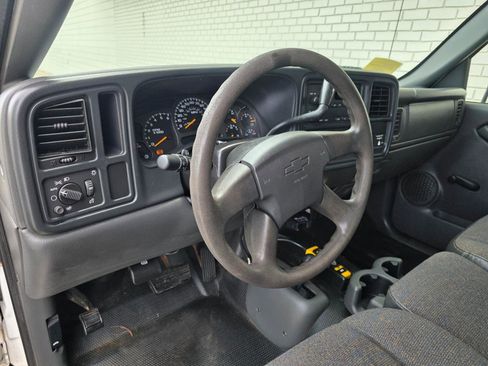 Used 2004 Chevrolet Silverado 3500 4x4 Regular Cab w/ Snow Plow Prep Package image 14
