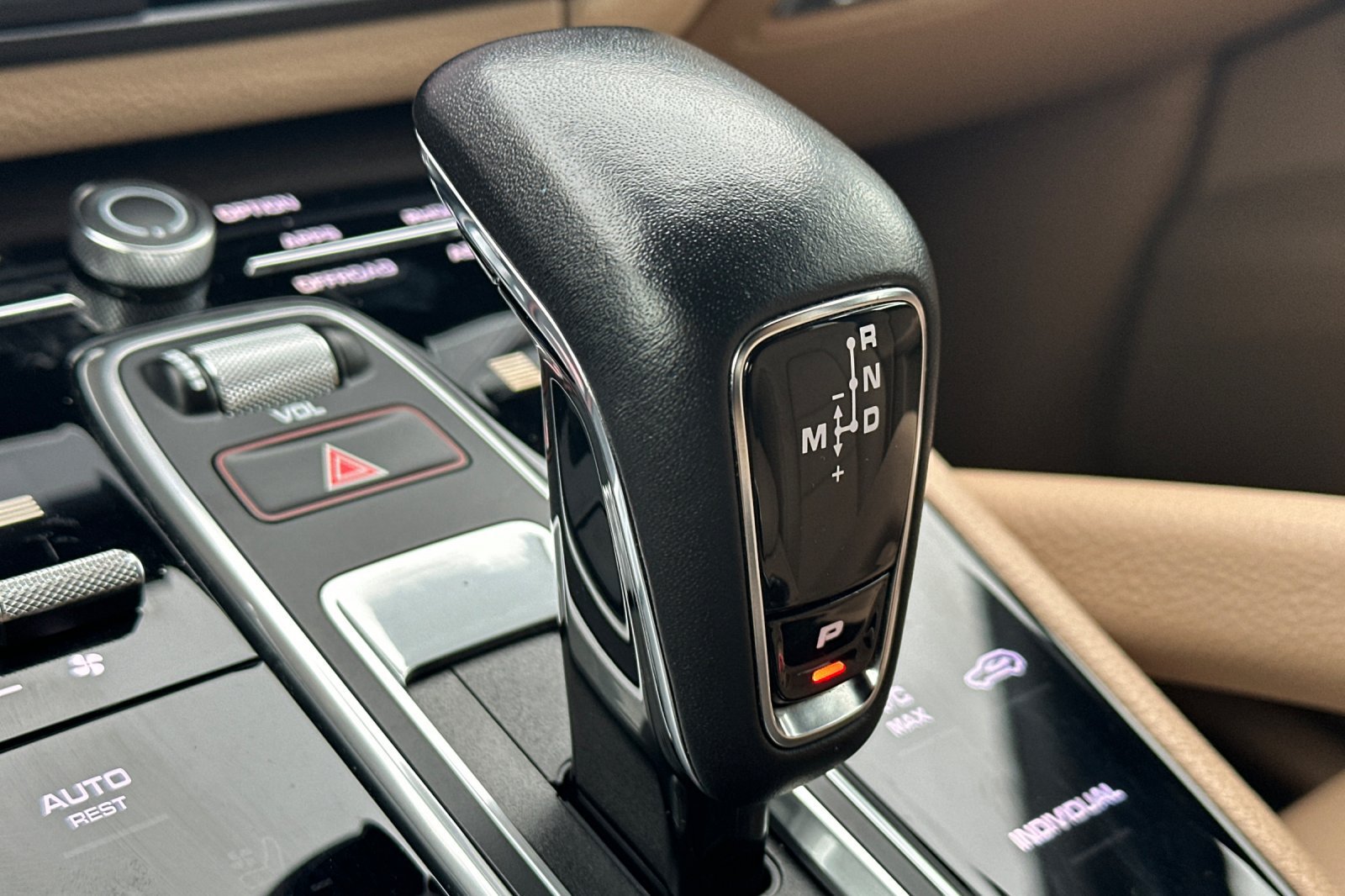 Used 2023 Porsche Cayenne AWD/4WD image 32