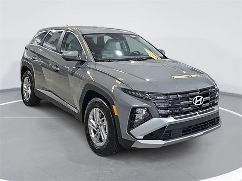 New 2026 Hyundai Tucson SE image 3