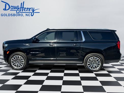 Used 2023 GMC Yukon XL Denali Ultimate AWD/4WD image 2