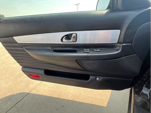 Used 2004 Ford Thunderbird RWD image 12