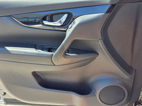 Used 2018 Nissan Rogue Sport SV w/ SV Technology Package image 30