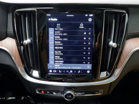 Used 2024 Volvo V60 B5 Cross Country Ultimate image 10