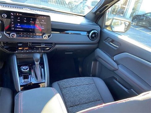 Used 2023 Chevrolet Colorado Z71 w/ Z71 Convenience Package 2 image 16