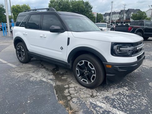 Used 2024 Ford Bronco Sport Outer Banks w/ Tech Package AWD/4WD image 2