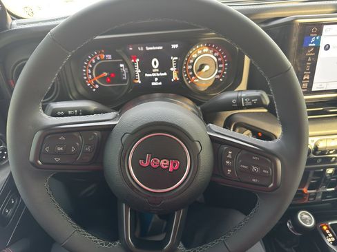 Certified 2025 Jeep Gladiator Rubicon image 21