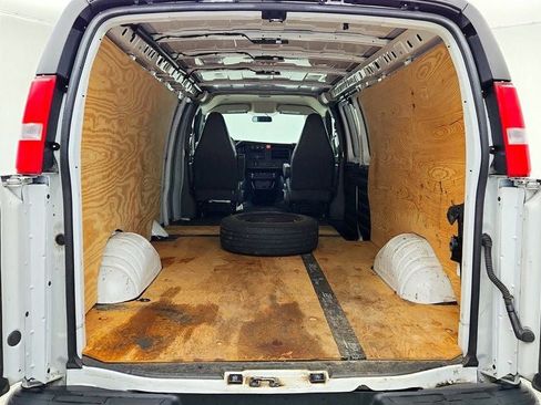 Used 2024 Chevrolet Express 3500 Extended RWD image 17