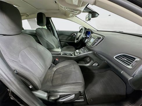 Used 2015 Chrysler 200 Limited image 25
