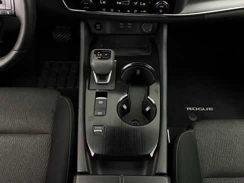 Used 2025 Nissan Rogue SV image 15