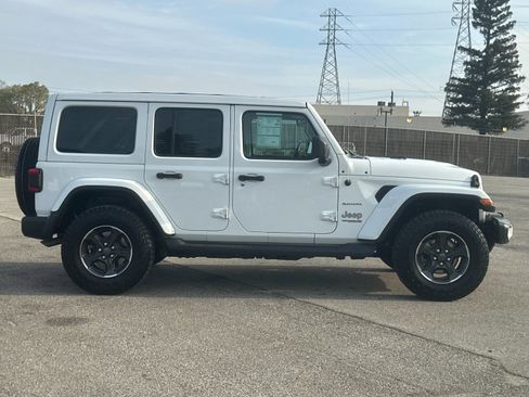 Used 2020 Jeep Wrangler Unlimited Sahara image 3