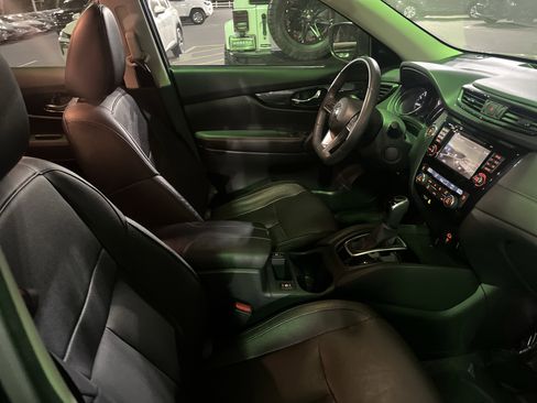 Used 2017 Nissan Rogue SL w/ SL Premium Package image 19