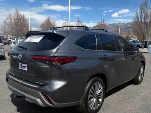 Certified 2021 Toyota Highlander Platinum AWD/4WD image 6