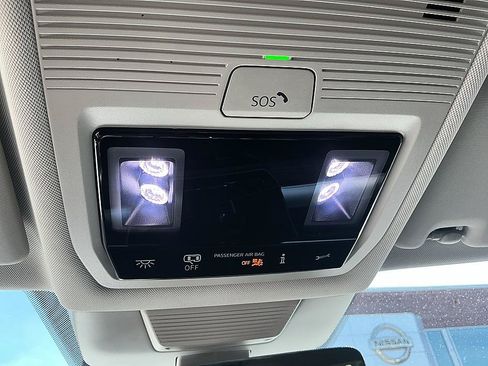 Used 2025 Volkswagen Tiguan SE FWD image 22