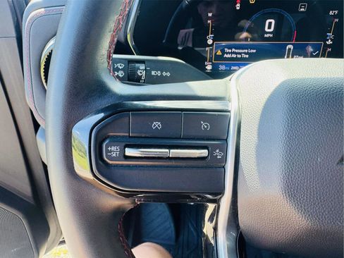 Used 2023 Chevrolet Colorado Z71 image 17