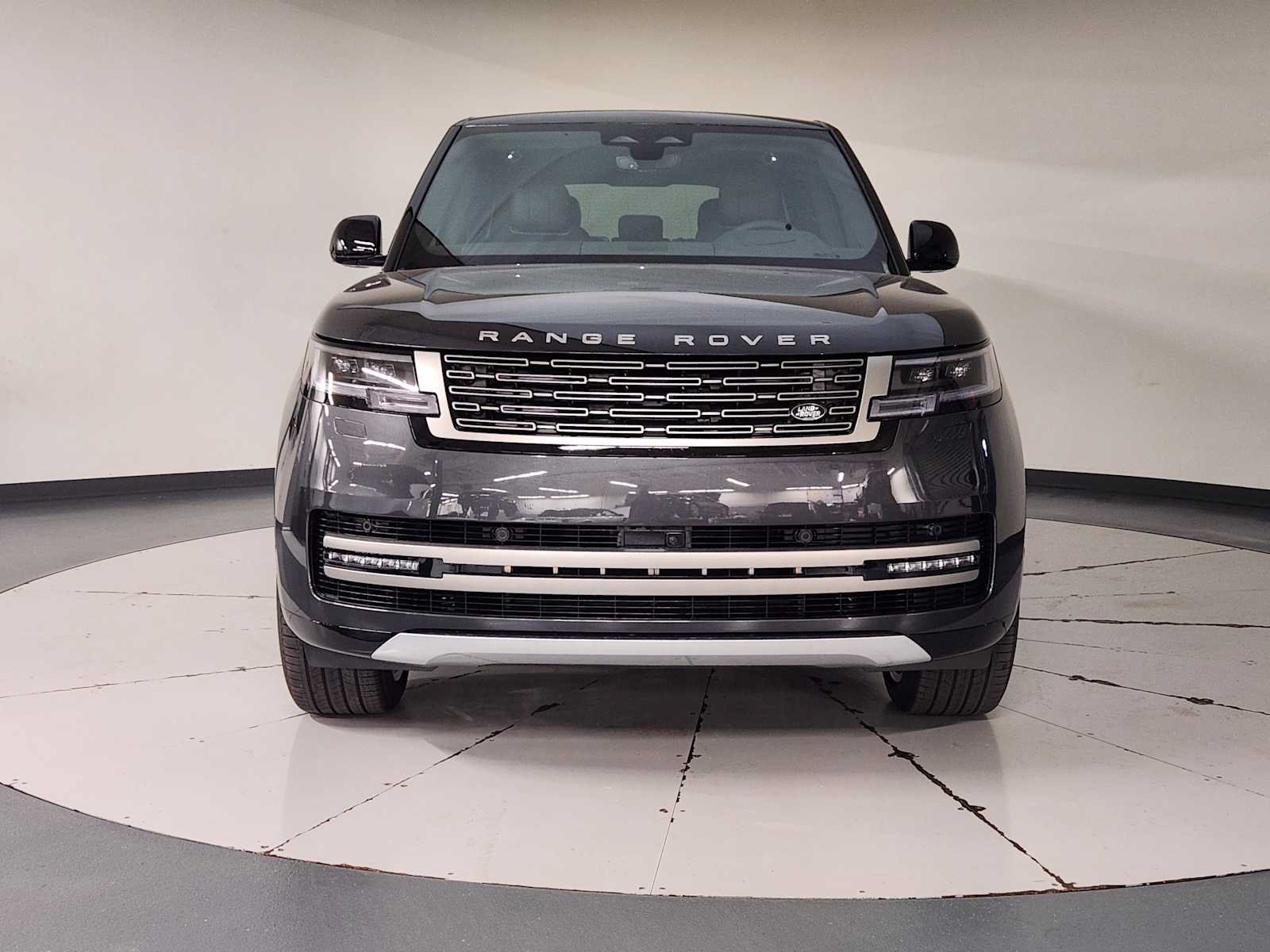 New 2026 Land Rover Range Rover Long Wheelbase SE AWD/4WD image 9